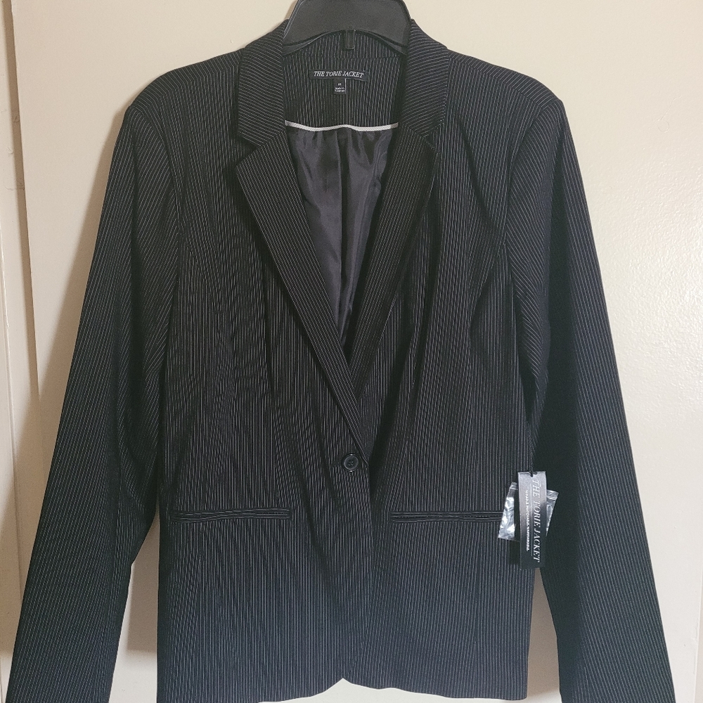 Apt. 9 Black/white pin stripes Size XL